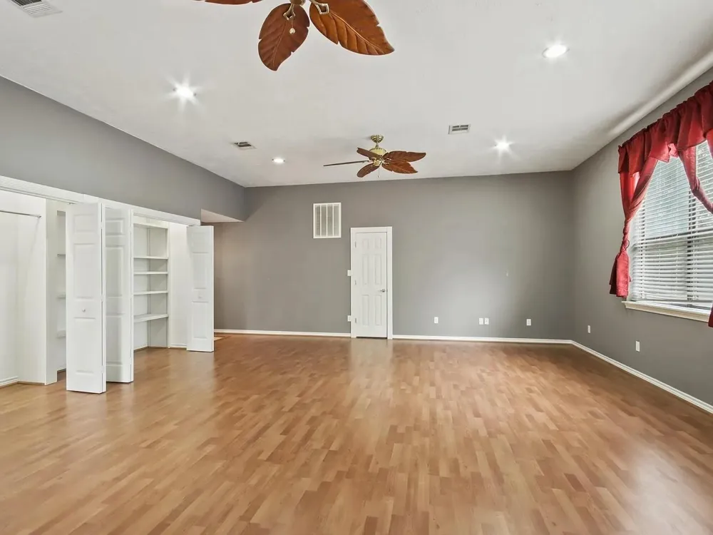 35 Susan Drive Cleveland, TX 77327