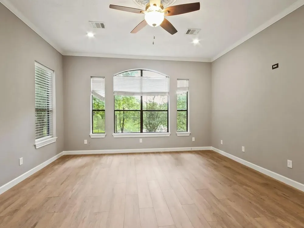 35 Susan Drive Cleveland, TX 77327