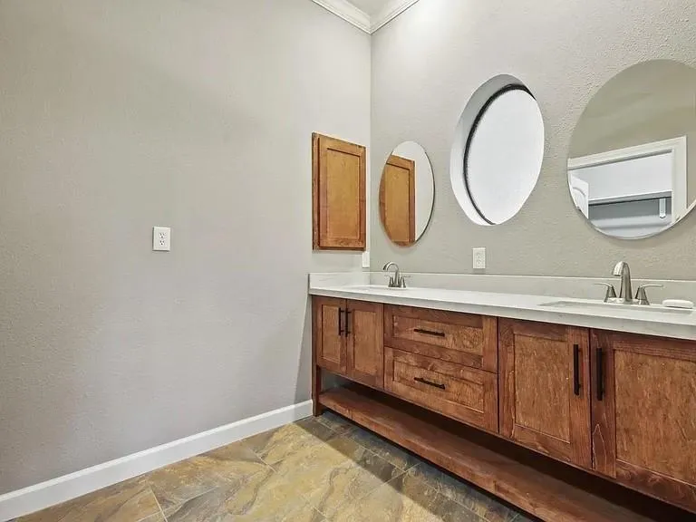 35 Susan Drive Cleveland, TX 77327