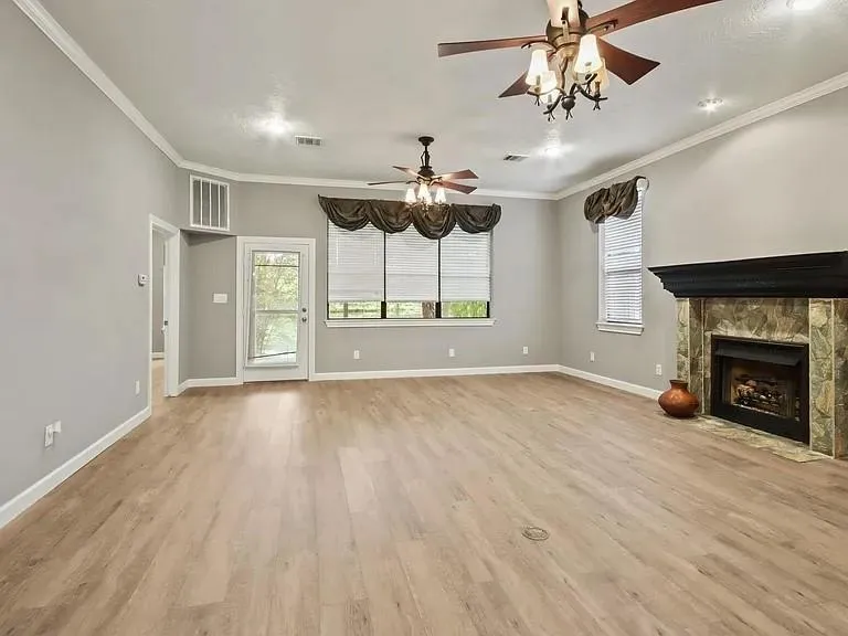 35 Susan Drive Cleveland, TX 77327