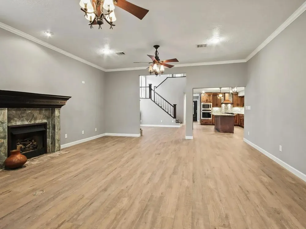 35 Susan Drive Cleveland, TX 77327