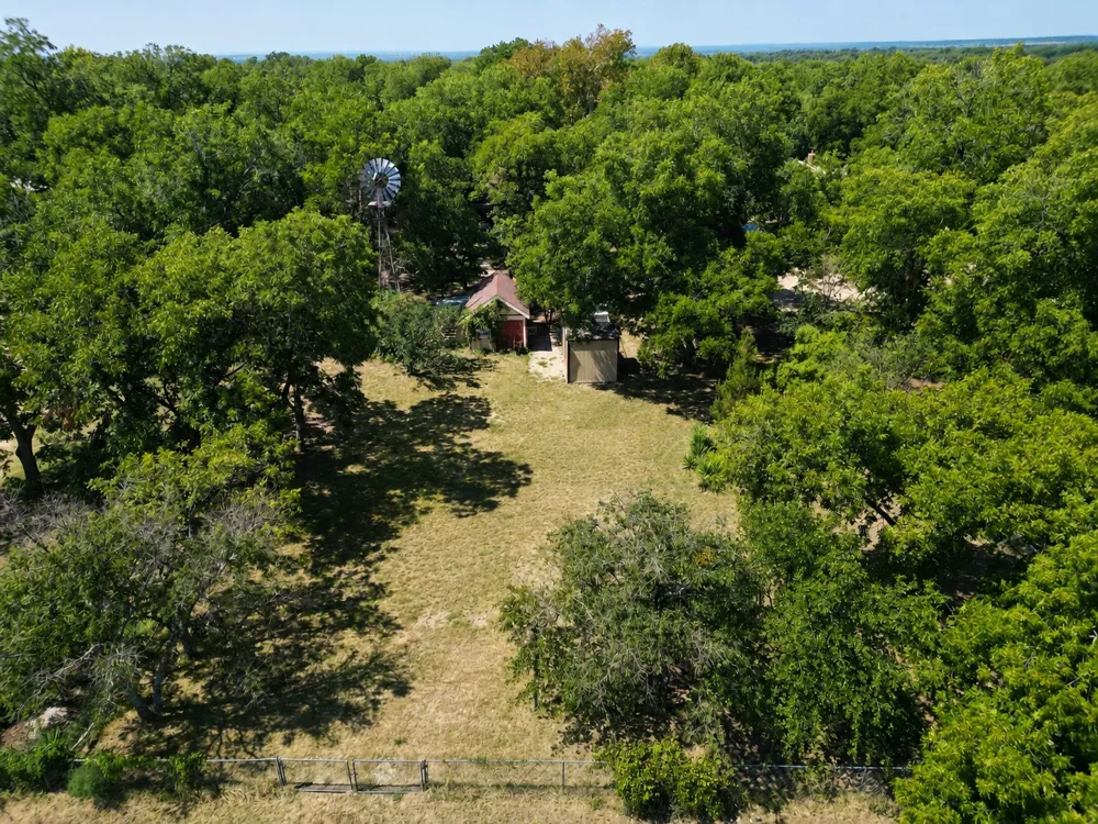 527 W Roberts Street Gorman, TX 76454