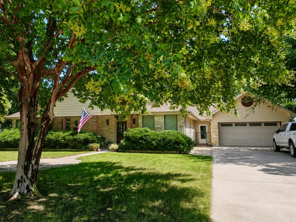 527 W Roberts Street Gorman, TX 76454
