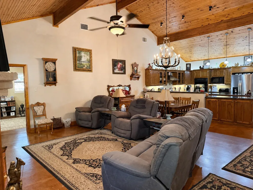 527 W Roberts Street Gorman, TX 76454