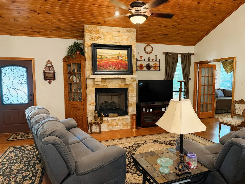 527 W Roberts Street Gorman, TX 76454