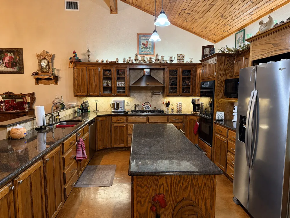 527 W Roberts Street Gorman, TX 76454