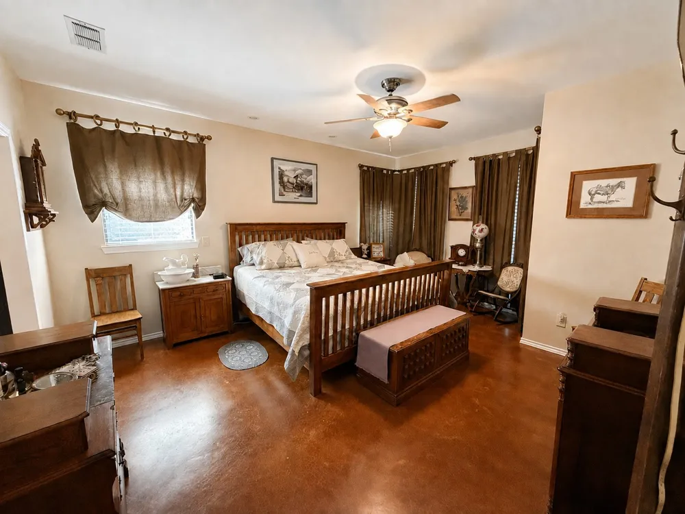 527 W Roberts Street Gorman, TX 76454