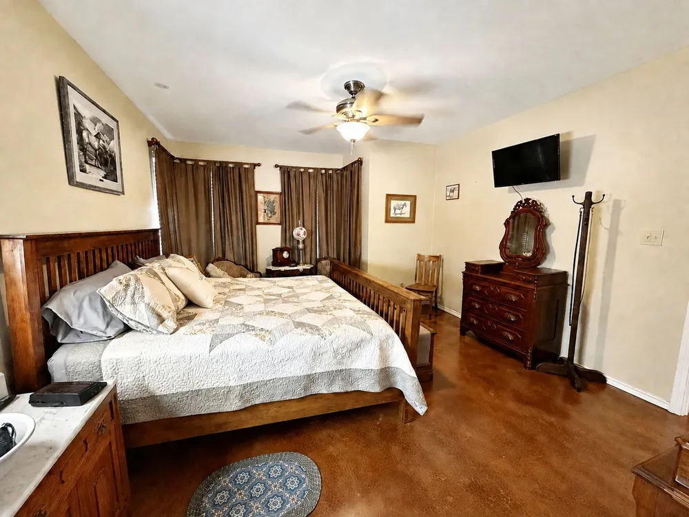 527 W Roberts Street Gorman, TX 76454