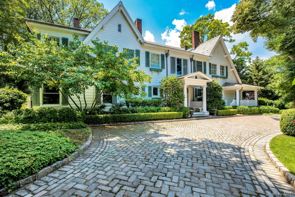 10 Hicks Lane Port Washington, NY 11050