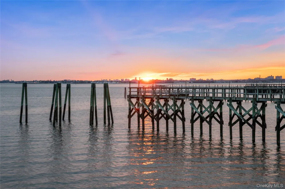 10 Hicks Lane Port Washington, NY 11050