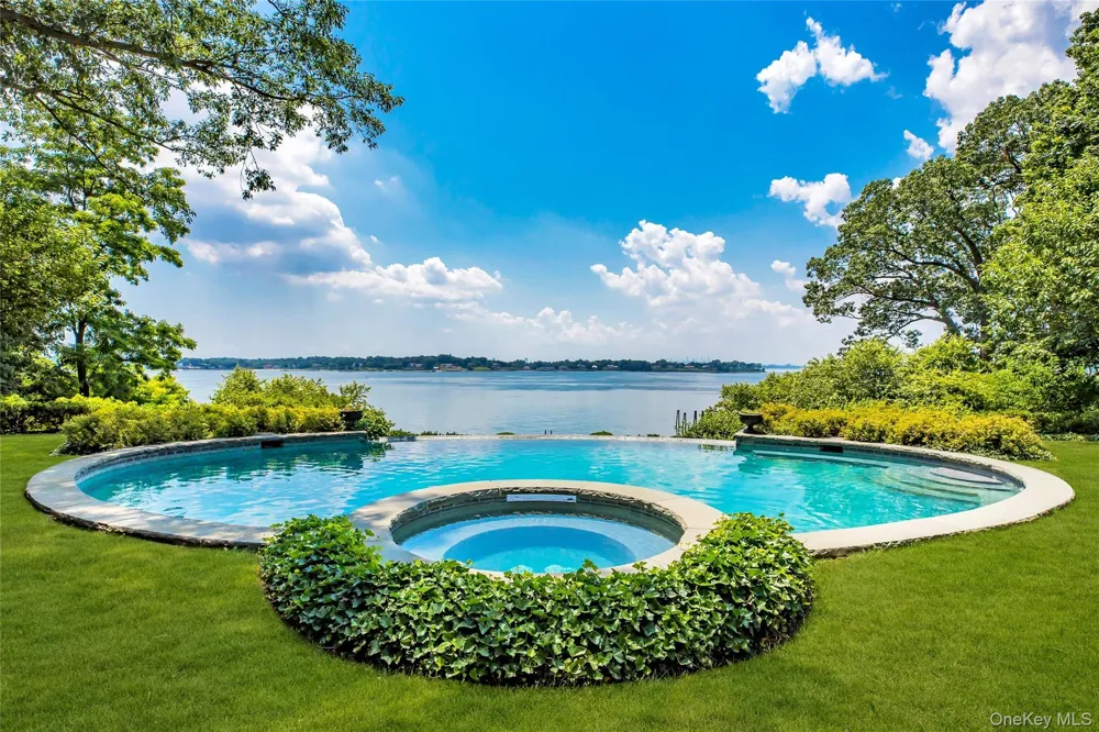 10 Hicks Lane Port Washington, NY 11050