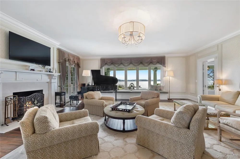 10 Hicks Lane Port Washington, NY 11050