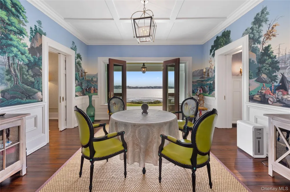 10 Hicks Lane Port Washington, NY 11050