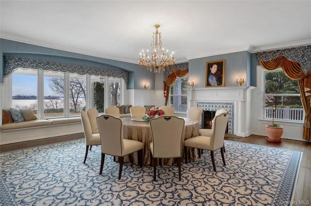 10 Hicks Lane Port Washington, NY 11050