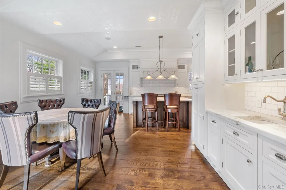10 Hicks Lane Port Washington, NY 11050