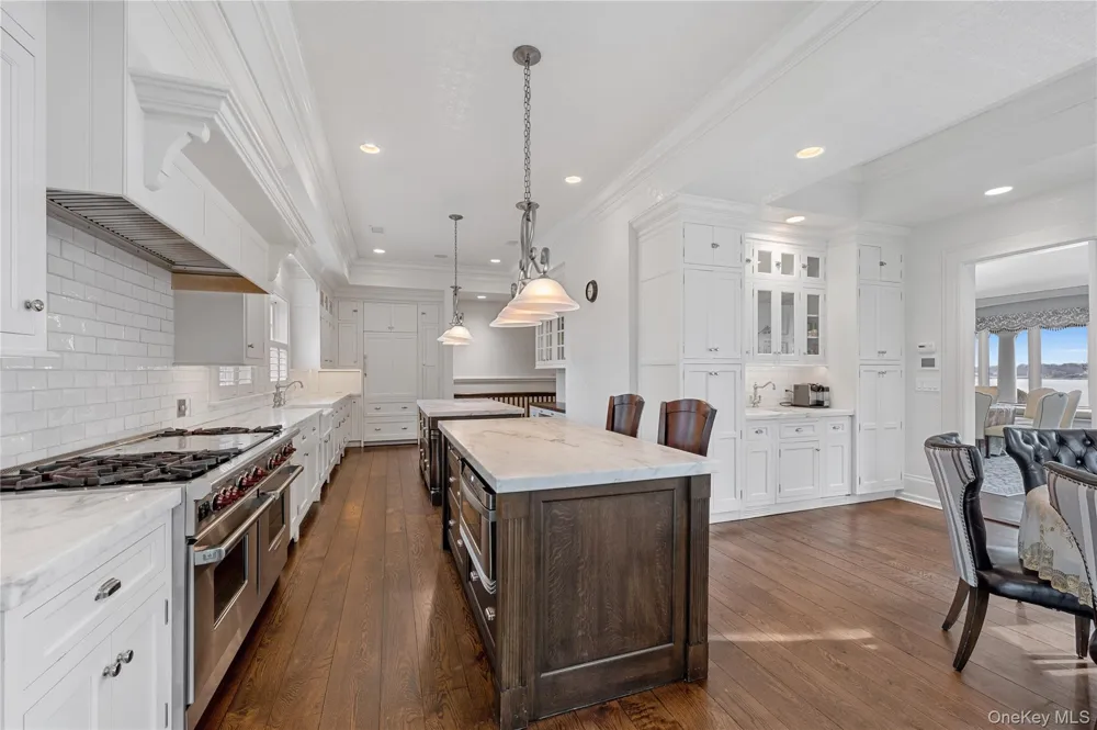 10 Hicks Lane Port Washington, NY 11050