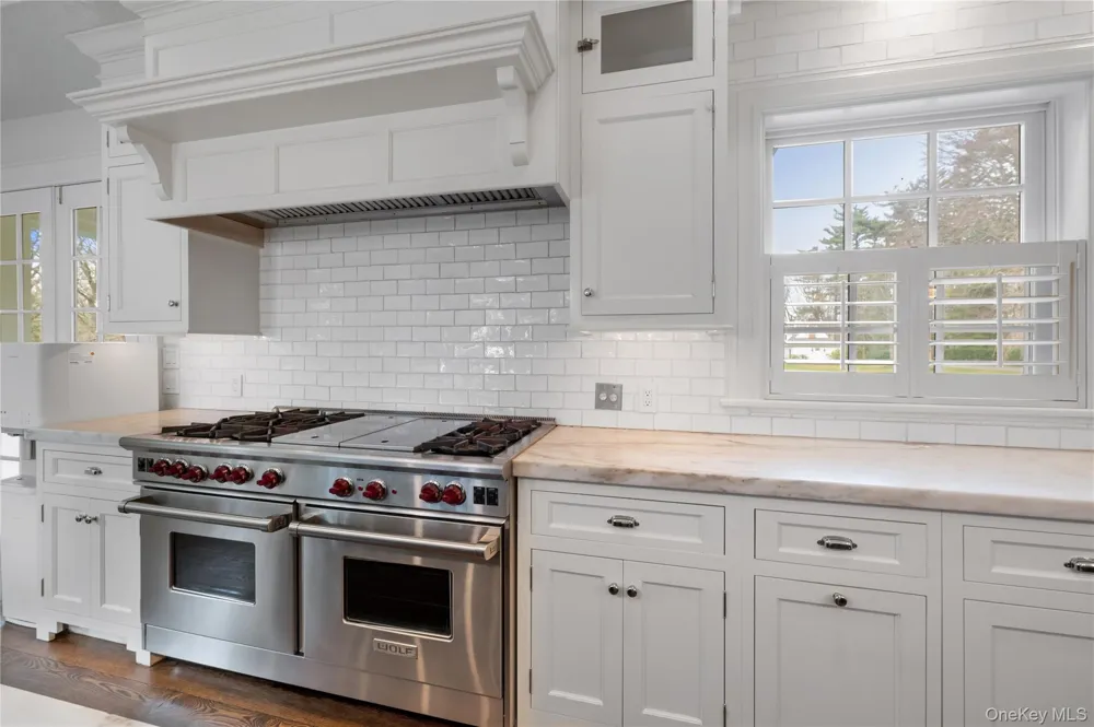 10 Hicks Lane Port Washington, NY 11050