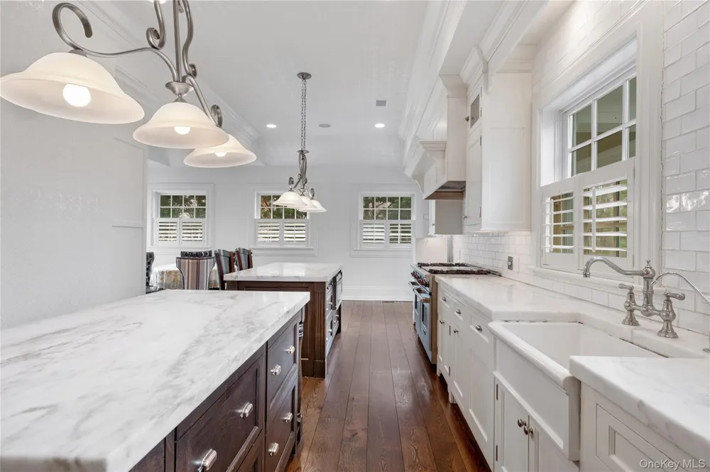 10 Hicks Lane Port Washington, NY 11050