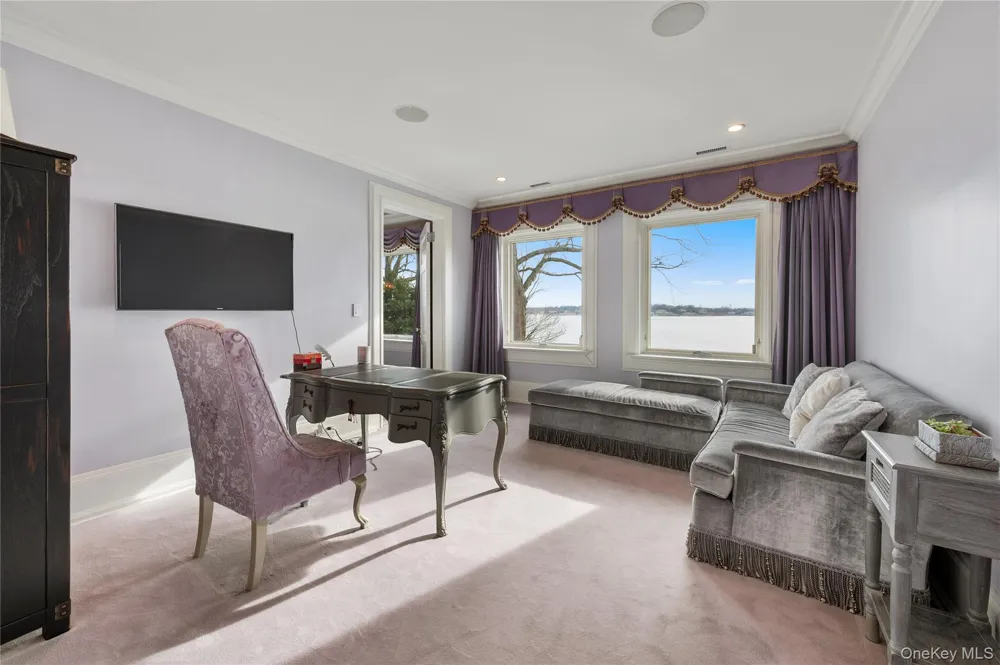 10 Hicks Lane Port Washington, NY 11050
