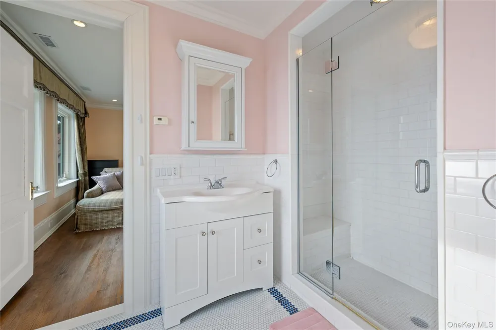 10 Hicks Lane Port Washington, NY 11050
