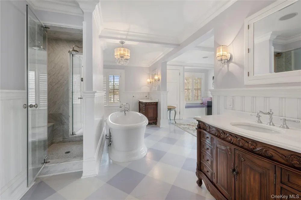 10 Hicks Lane Port Washington, NY 11050