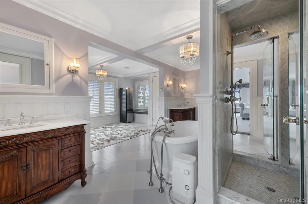 10 Hicks Lane Port Washington, NY 11050