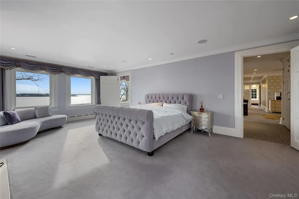 10 Hicks Lane Port Washington, NY 11050