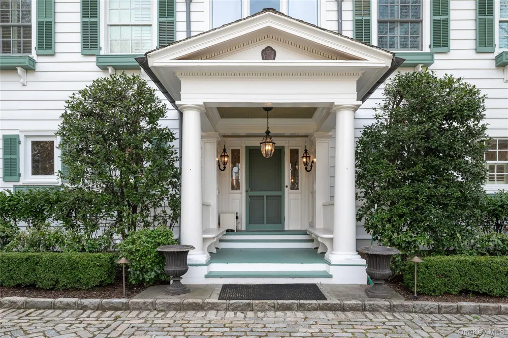 10 Hicks Lane Port Washington, NY 11050