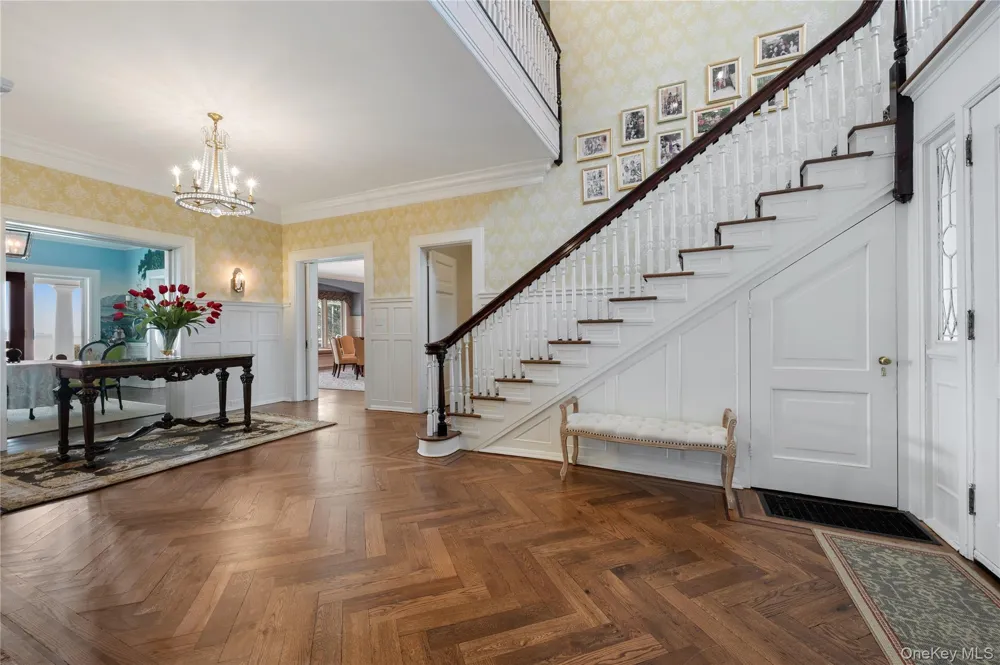 10 Hicks Lane Port Washington, NY 11050