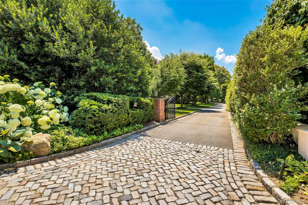 10 Hicks Lane Port Washington, NY 11050