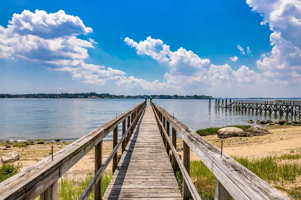 10 Hicks Lane Port Washington, NY 11050