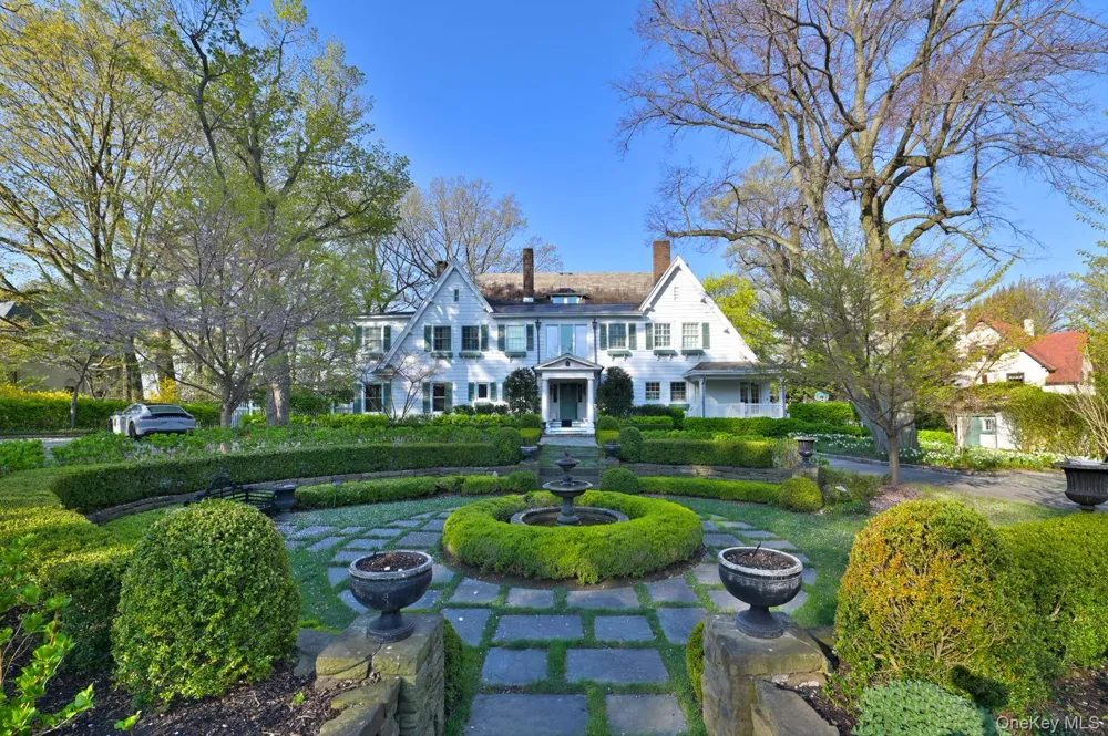 10 Hicks Lane Port Washington, NY 11050