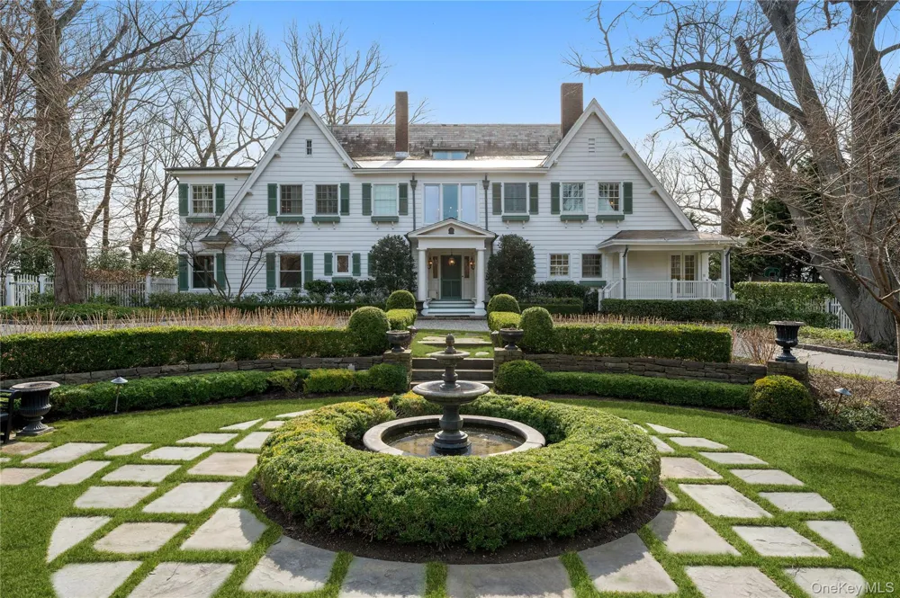 10 Hicks Lane Port Washington, NY 11050