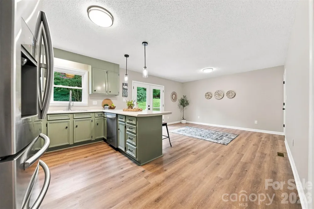 136 Cook Lane Hickory, NC 28601