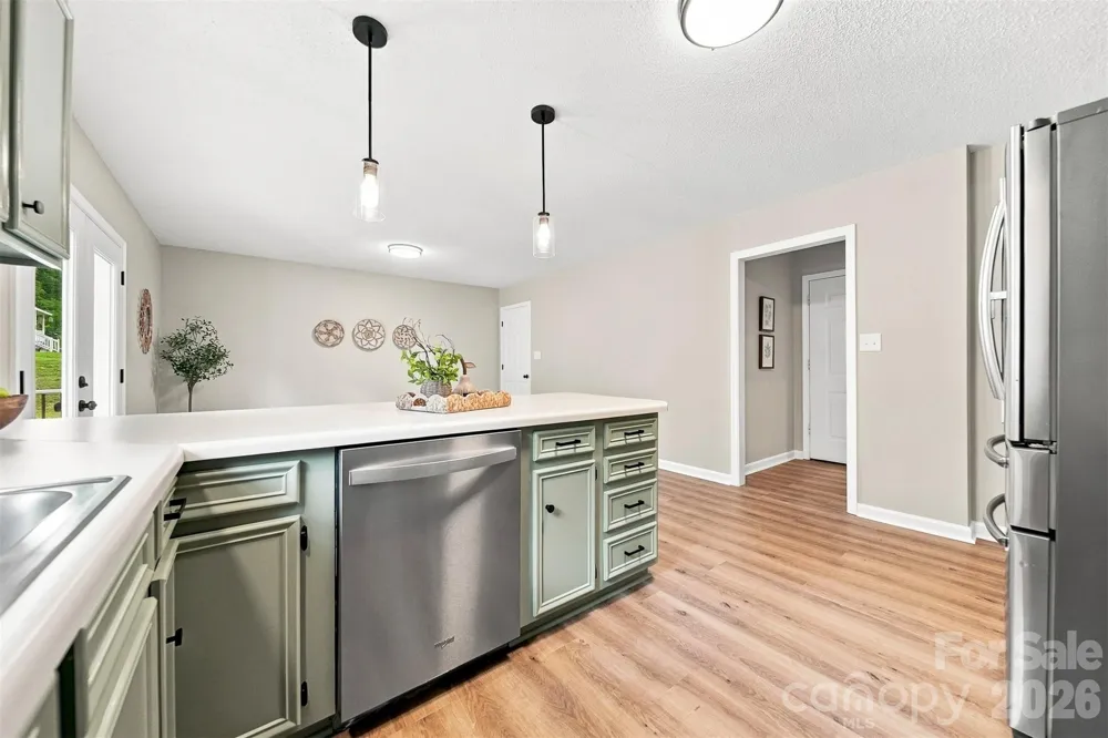 136 Cook Lane Hickory, NC 28601