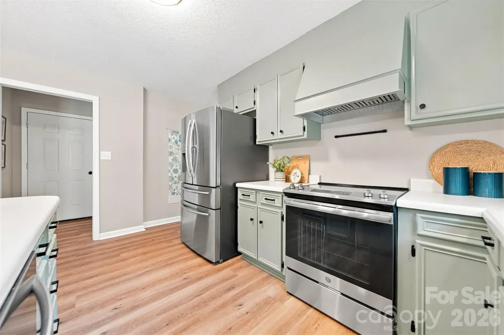 136 Cook Lane Hickory, NC 28601