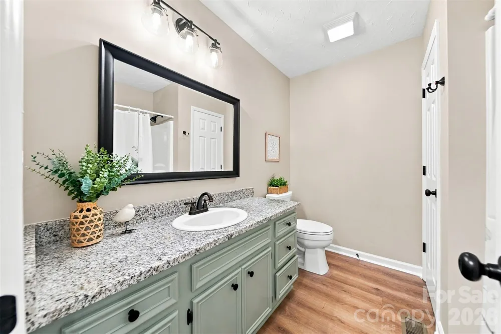 136 Cook Lane Hickory, NC 28601