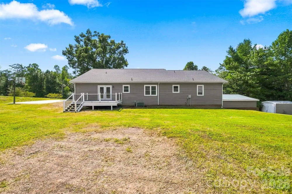 136 Cook Lane Hickory, NC 28601