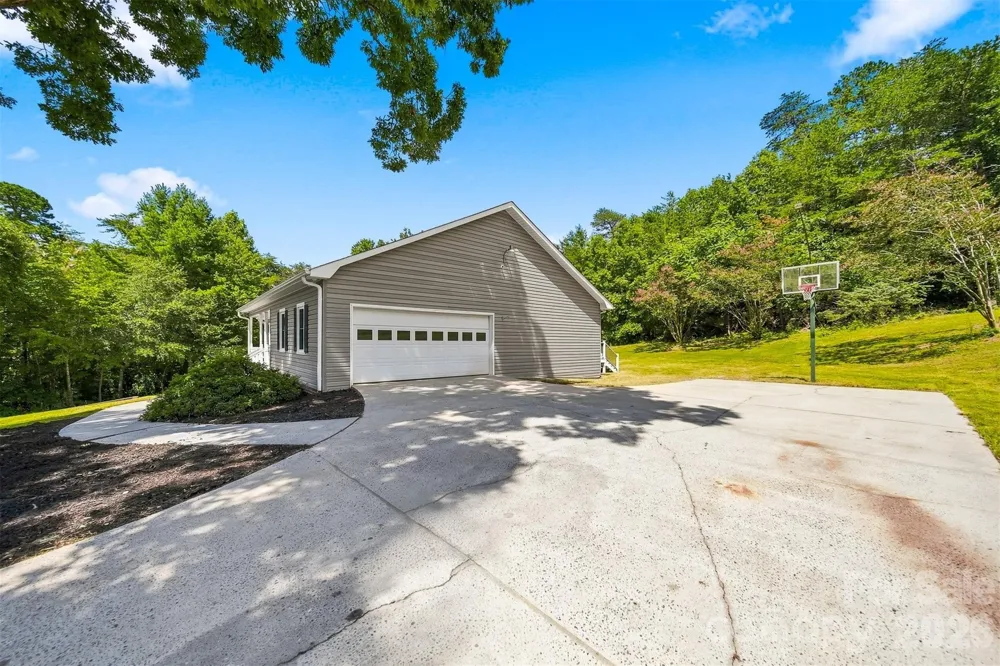 136 Cook Lane Hickory, NC 28601