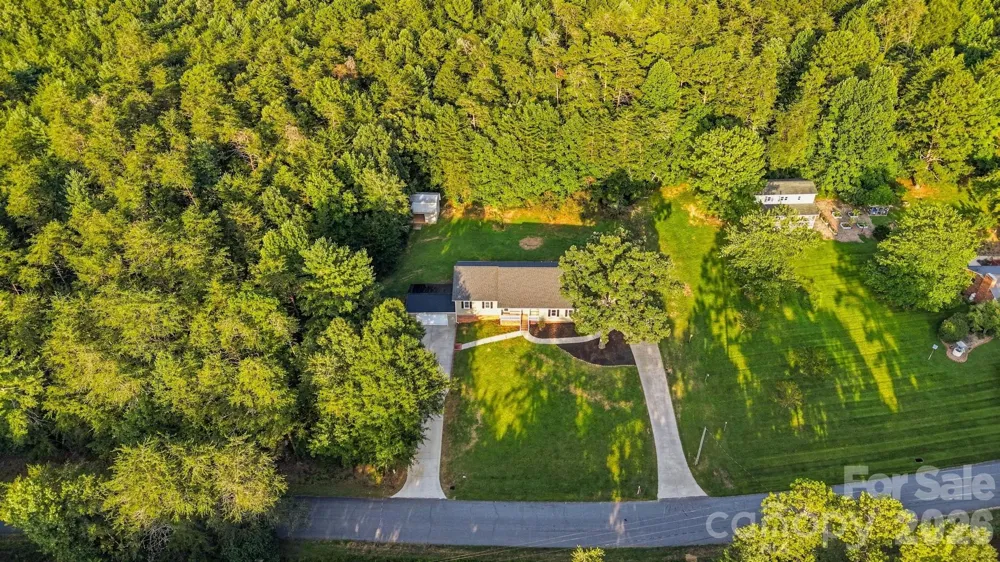 136 Cook Lane Hickory, NC 28601