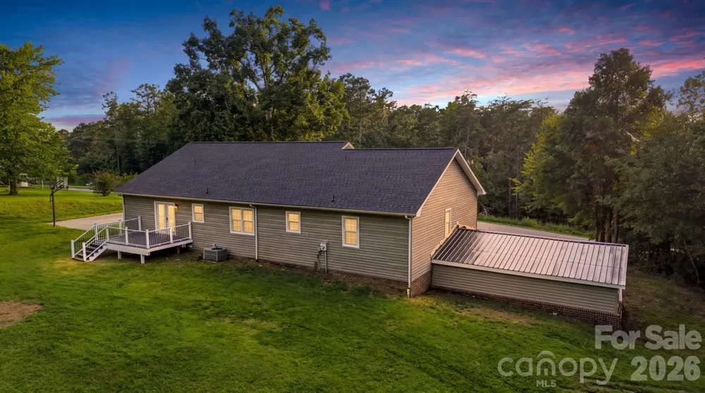 136 Cook Lane Hickory, NC 28601