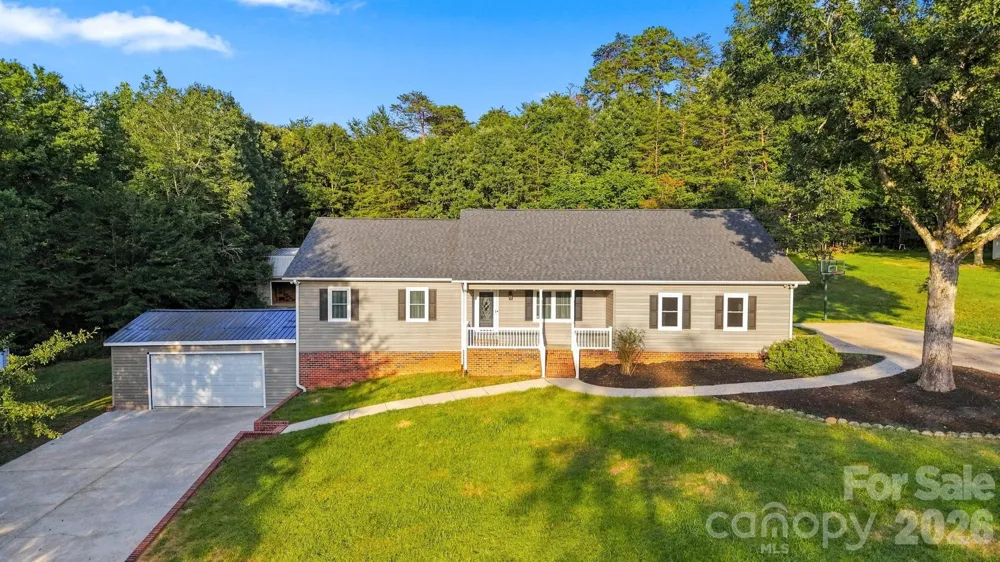 136 Cook Lane Hickory, NC 28601