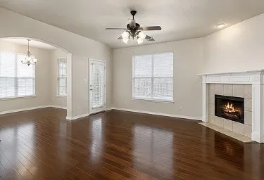 565 Griffith Drive Saginaw, TX 76179