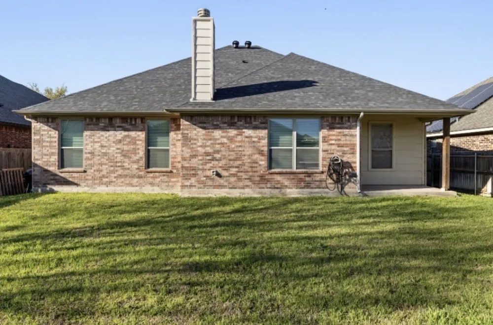565 Griffith Drive Saginaw, TX 76179