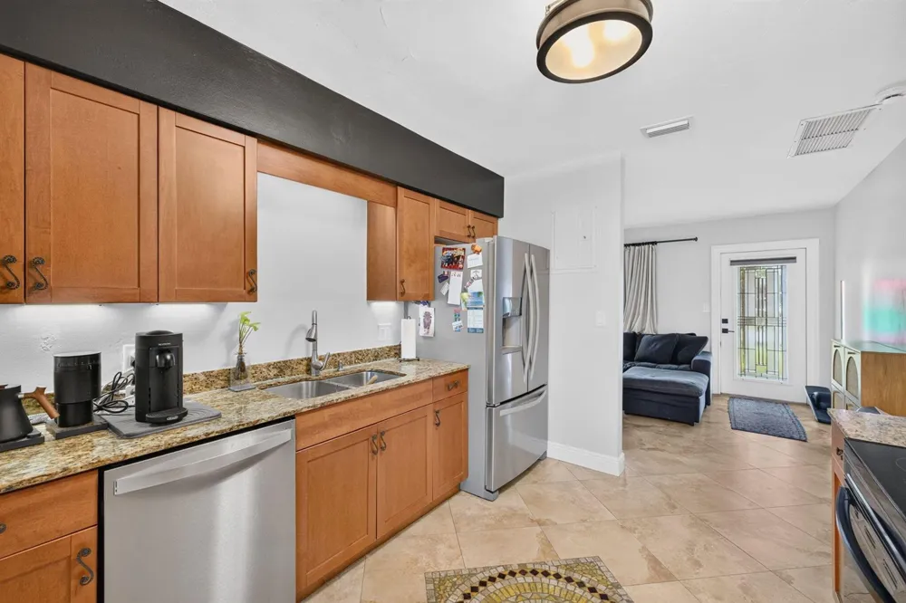 4670 NE 4TH AVENUE Oakland Park, FL 33334