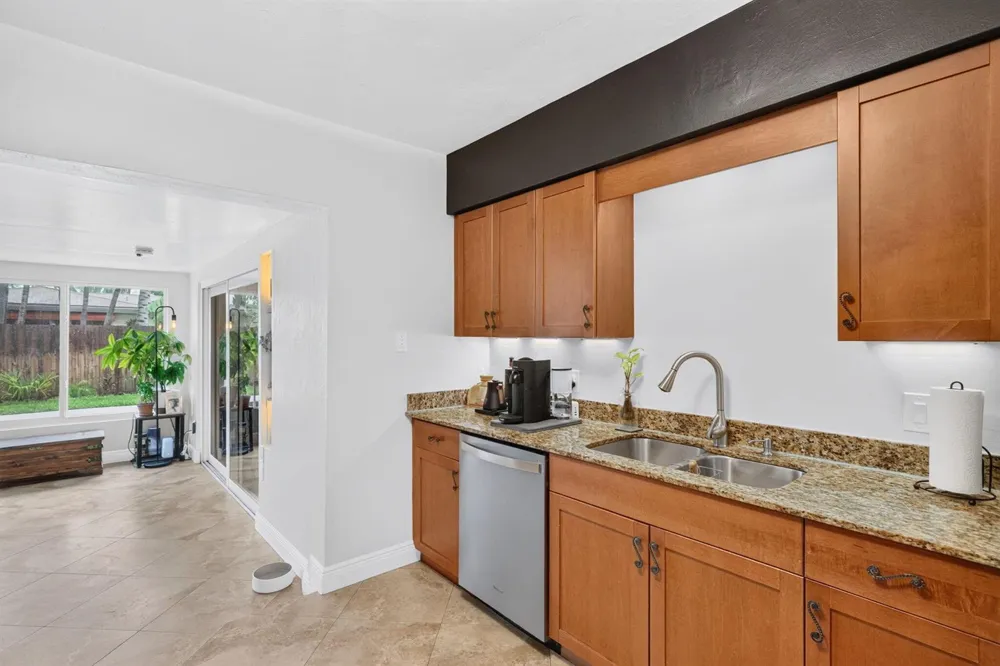 4670 NE 4TH AVENUE Oakland Park, FL 33334