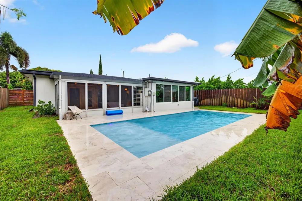 4670 NE 4TH AVENUE Oakland Park, FL 33334