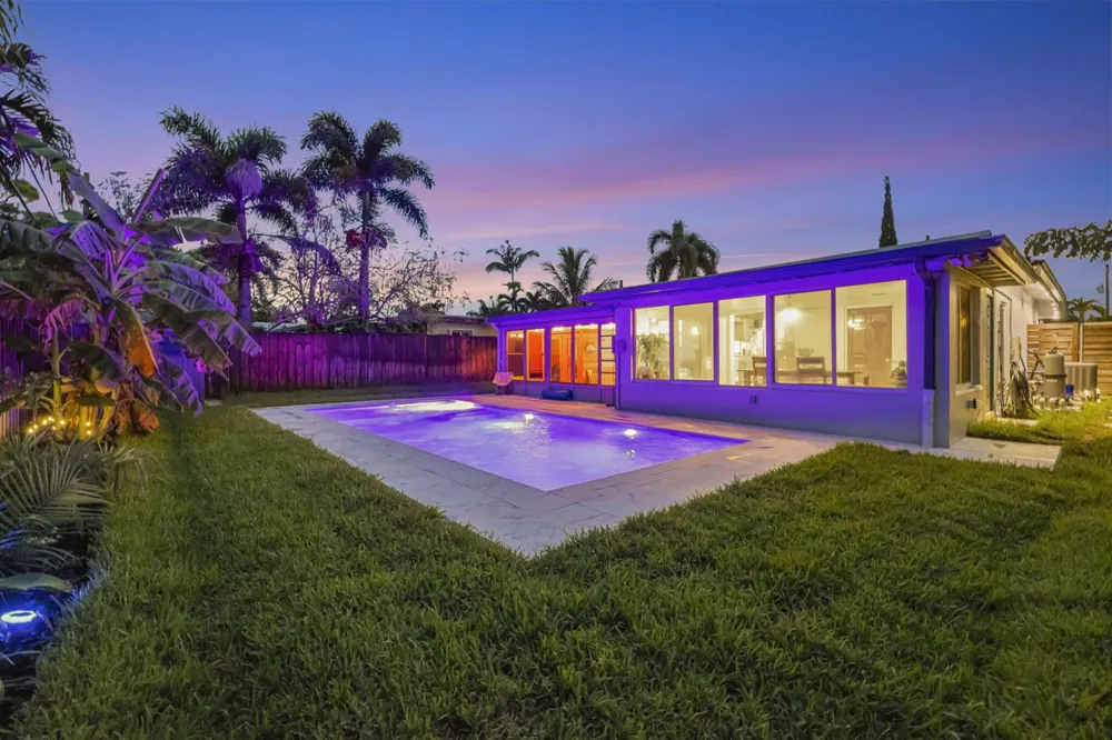 4670 NE 4TH AVENUE Oakland Park, FL 33334