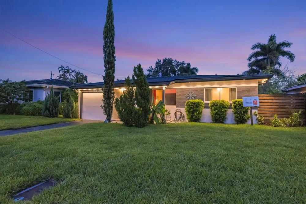 4670 NE 4TH AVENUE Oakland Park, FL 33334