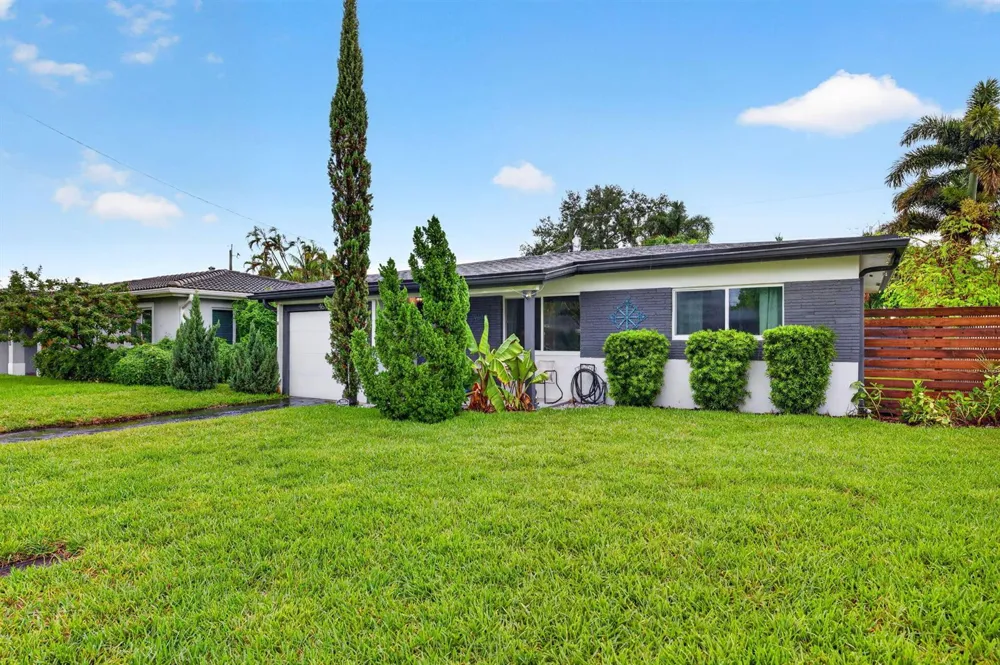 4670 NE 4TH AVENUE Oakland Park, FL 33334